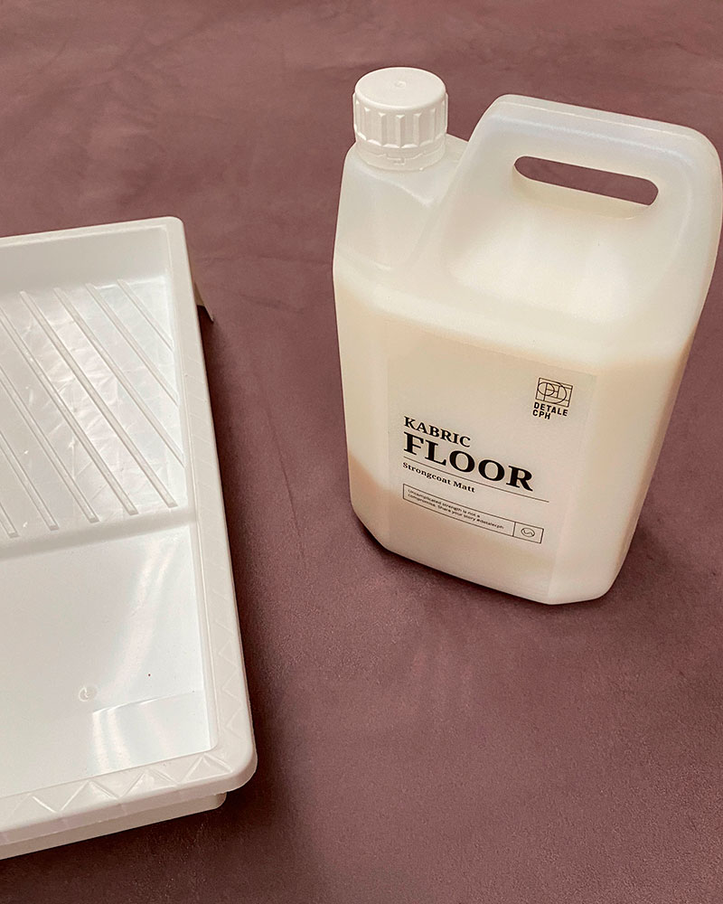 Processen upprepas 3 gånger. Låt golvet torka i 2 timmar mellan varje lager.